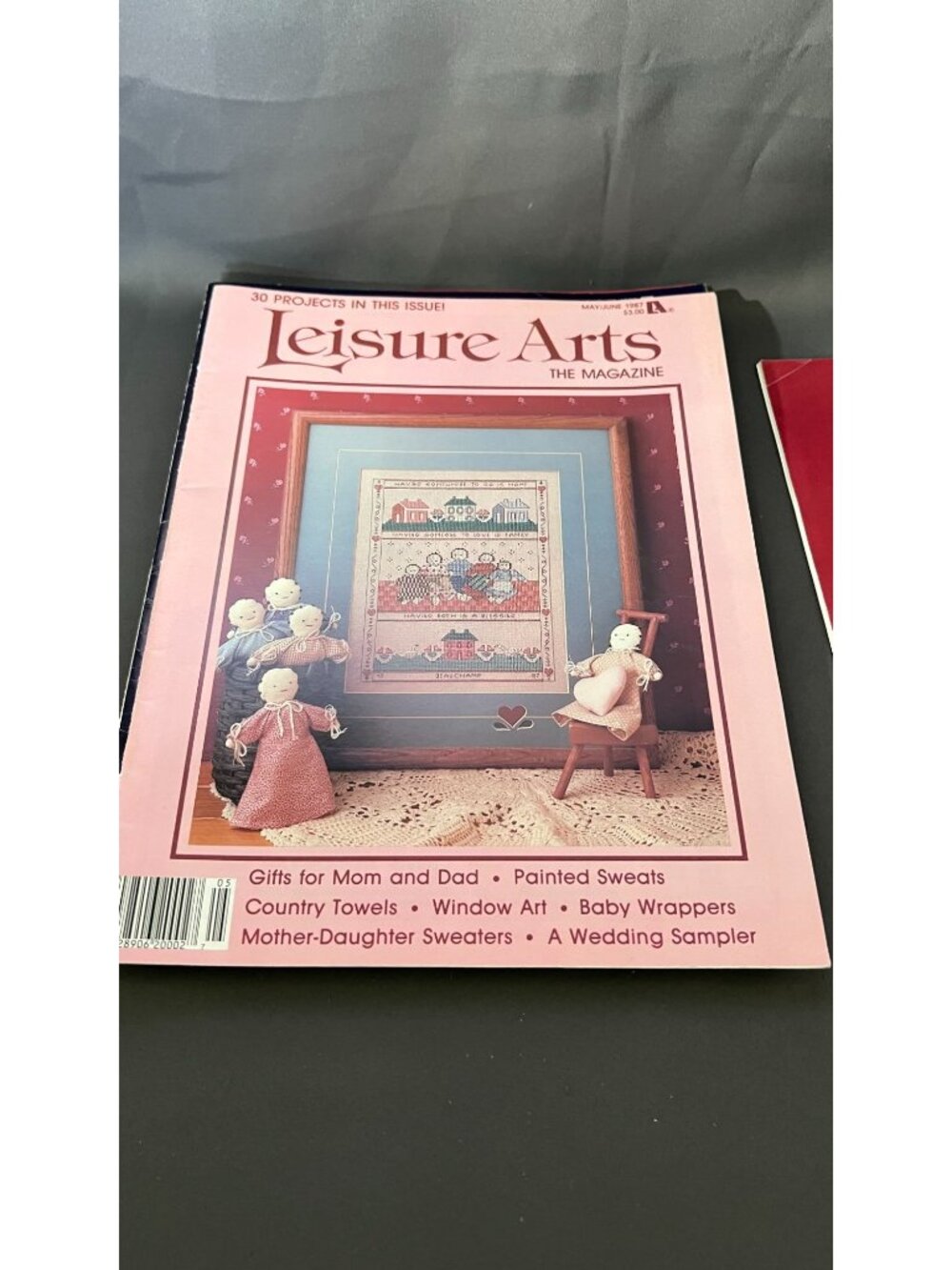 8 Vintage Leisure Arts Magazine Lot Cross Stitch/Crafts 1986-1989 - Picture 3 of 9